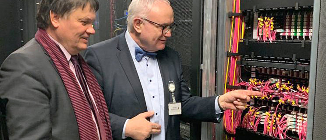 Bremens Finanzsenator Dietmar Strehl (l.) und Staatsrat Hens-Henning Lühr im Twin Data Center